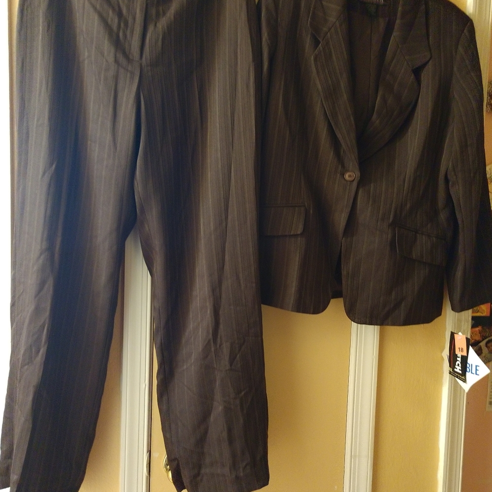 BLACKER 2pc suite